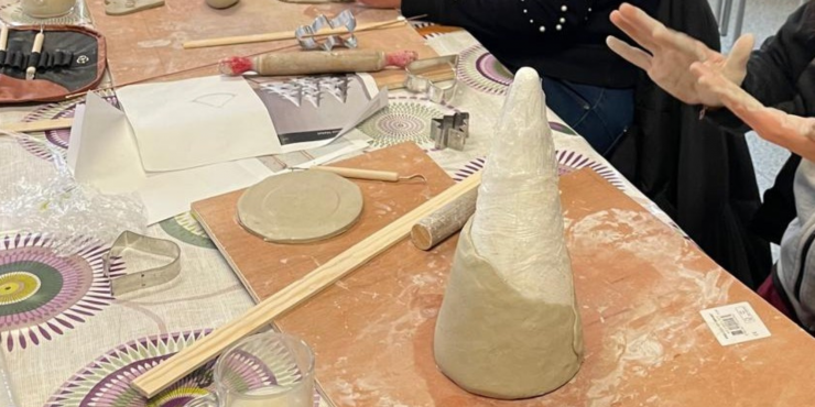 Atelier poterie : On met les mains à la terre au SERAD