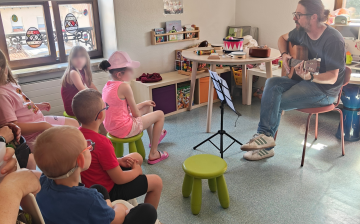 Atelier musical : découverte de nombreux instruments pour les jeunes du SEDI